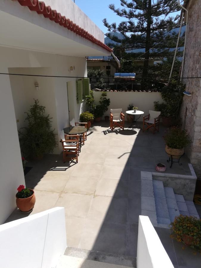 Danesi House Apartment เลโอนีดีออน ภายนอก รูปภาพ
