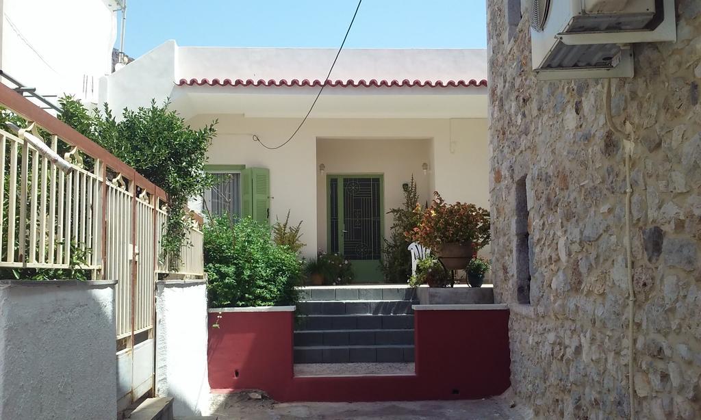Danesi House Apartment เลโอนีดีออน ภายนอก รูปภาพ